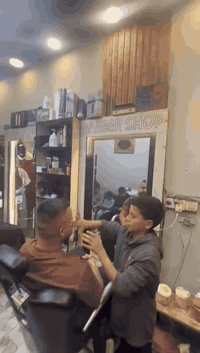 السلام عليكم مرايتين وفاترينا كلهن اب ١٠٠ بغداد حي القاهره ***********
