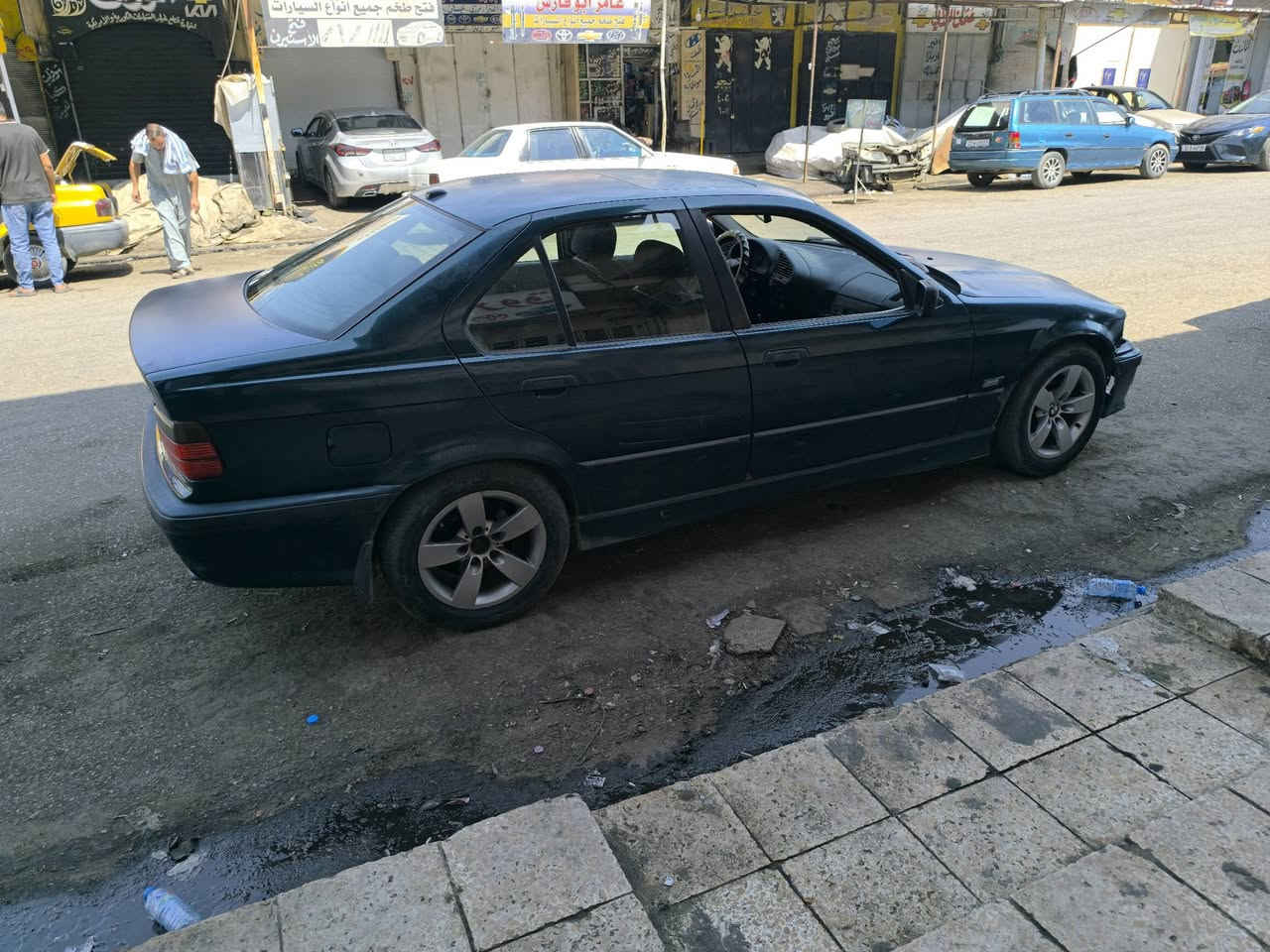 BMW 328
السقف والبنيد  جارد 
بدون حادث هزة للتاسع 
شرط تحويل كير ومكينة شرط 
نقص اشارة يمين امامي وباب ورا النفر مايفتح 
جامات امامي كهرب 
مديل 1997
 كير اوتو 
سعر 45 وبي مجال 
للتواصل ***********
عنوان موصل الايمن
