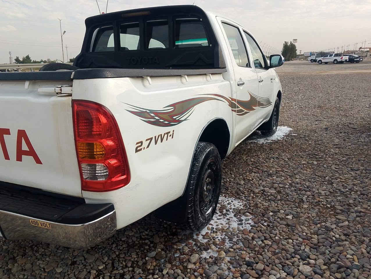 اسلام عليكم سيارة فلاونزه بيه طكه بصفحه سايق وشاصي بي شبر لحيم فقط والباقي كفاله عامه حداده تخم تاير مكينه وكير كفاله تبريد ثلج سنويه 2027 رقم بصره بسمي  مديل 2006 سيارة جاهزه للخير مكاني بصره زبير بترو سعر 110 بيه مجال رقمي ***********
