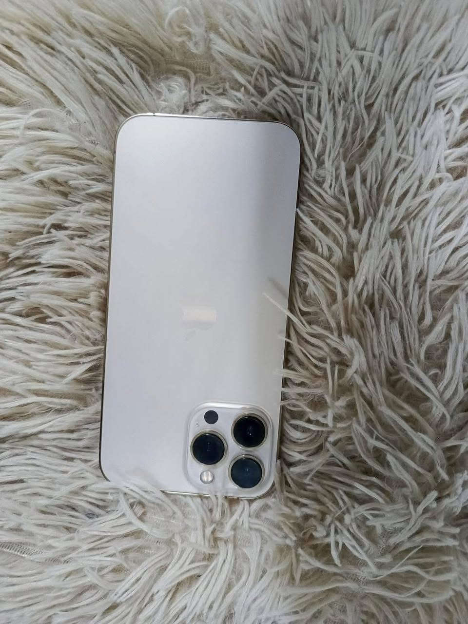 السلام عليكم ايفون ١٣ برو ماكس.للبيع.                            ذاكره ١٢٨. بطاريه ٨٠ بلادي الجهاز. فقط مبدل شاشه اصليه. السعر اتصل *********** واتساب موجود
