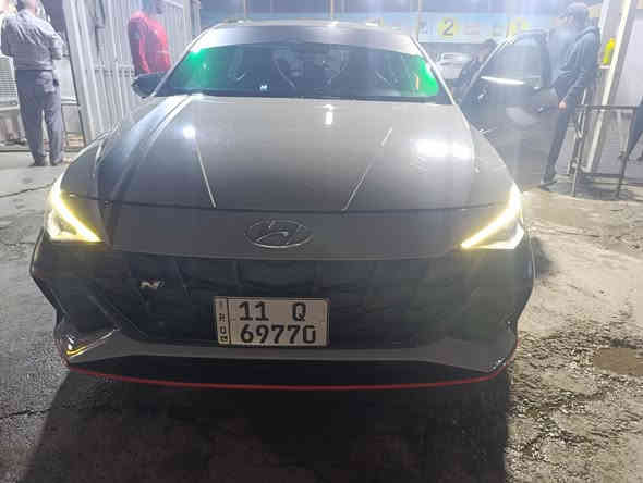 فول اعلى فئه شتريد مواصفات بيها موجوده 

ملاحضه وارد كوريا للي يعرف بيها مو امريكي 

مكينه ٢٠٠٠ تيربو من ٠ الى ٣٠٠ في اقل من تلاثين ثانيه على المدرج مال مطار بغداد 

موديل ٢٠٢٣ 

ماشيه ٦٠ الف كيلو متر وليس ميل 

مكاني بغداد حي العدل ***********

السياره مابيها داخل مكفوله من الدواخل بستثناء داير الجاملغ الخلفي الايمن بيها كنر صعب ميجي اذا مو حار الباب الخلفي مبدل والسياره بيها صبغ جاملغ وباب امامي صبغ كوريا بدون ضرر بدون دواخل بدون معجون السعر ١٨٠ ورقه 

السياره عليها اضافات وكت كامل وشغل كله بكوريا يعني هذا الوحش كوري ابن امه مو امريكيه هاي صار ثاني مره اعيدها 

اكزوز وفصله وطلقات وشغل بلاد كوريا 

بسمي تحويل ثاني يوم هزه ماصاقطه يعني فقط ٦٥الف تصير بسمك سياره جديده وبلعافيه على يشتريها بيع او مراوس بسياره اغلى 

ايكو    نورمال.  سبورت.   و n.   وودكمه الحمره الي بلستيرن مثل النايتروجين تضاعف عزم المحرك ٢٠ ثانيه يعني ٥انضمه قياده شاشه متصل مع كل وضع قياده تتغير مود ولد دشبول ٢٤ لون بلاد متغير من الشاشه تحكم كامل بالسياره من الشاشه 

السياره كلها n
