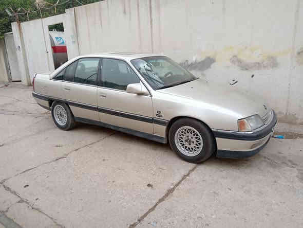 السلام عليكم ورحمة الله وبركاته سياره اوميكا موديل 1993 فول توماتيك سلايت صبغ جماليه كابون بانزين بيها تبريد + تدفئه تبريد نقصها صيانه محرك 26  رقم كورك *********** + اسيا ***********
