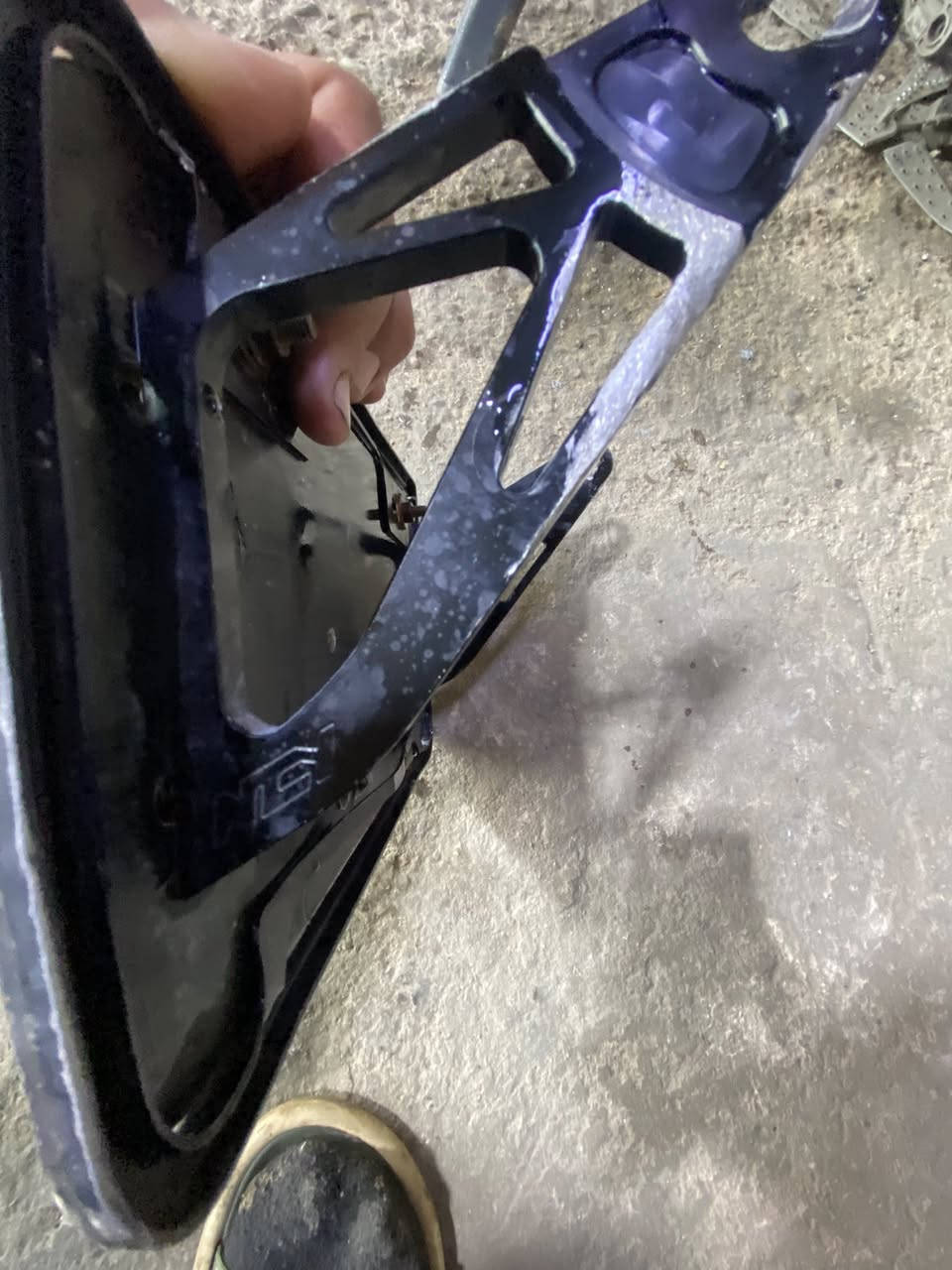 سلام عليكم تزويد للبيع غراض حلوه المكان بغداد السعار خاص او رقم *********** توصيل موجود
