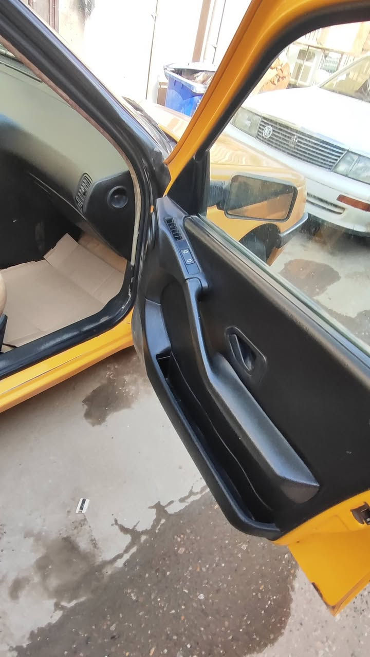 السلام عليكم سياره بيجو 405 2012سياره مكفوله من الحار كير محرك بجيس سياره خياس مابيهه عدا رباعه الخلفيه مسويهن سياره مامشتغله ابد سياره مالتنه مال بيت طلعهه خالي من المعرض واحنه اخذناهه سياره مصفره رقم سنويه جدد رقم الجديد سياره بيهه مكانات بارد مشط جديد حداديه 60ب الميه  السياره عارضهه 40 مكاني ميسان المركز حي العامل *********** ملاحظه السياره شرط المداور غير مداور مابيع البياعه شرايه ماتعجبك اعبر لاتكسر ب حلال ناس
