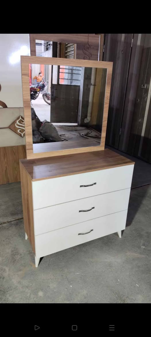 غرفة تركي 🇹🇷 مستخدام 5قطع  ✨✨
نضافه 90 💯
نظام سلايت 💖
السعر 425💖💸
مع شد🪛 ونقل 🚚  مجاني  داخل بغداد  محافظات بكروه للاستفسار والحجز اخذ صوره و دزو واتساب فقط.***********
