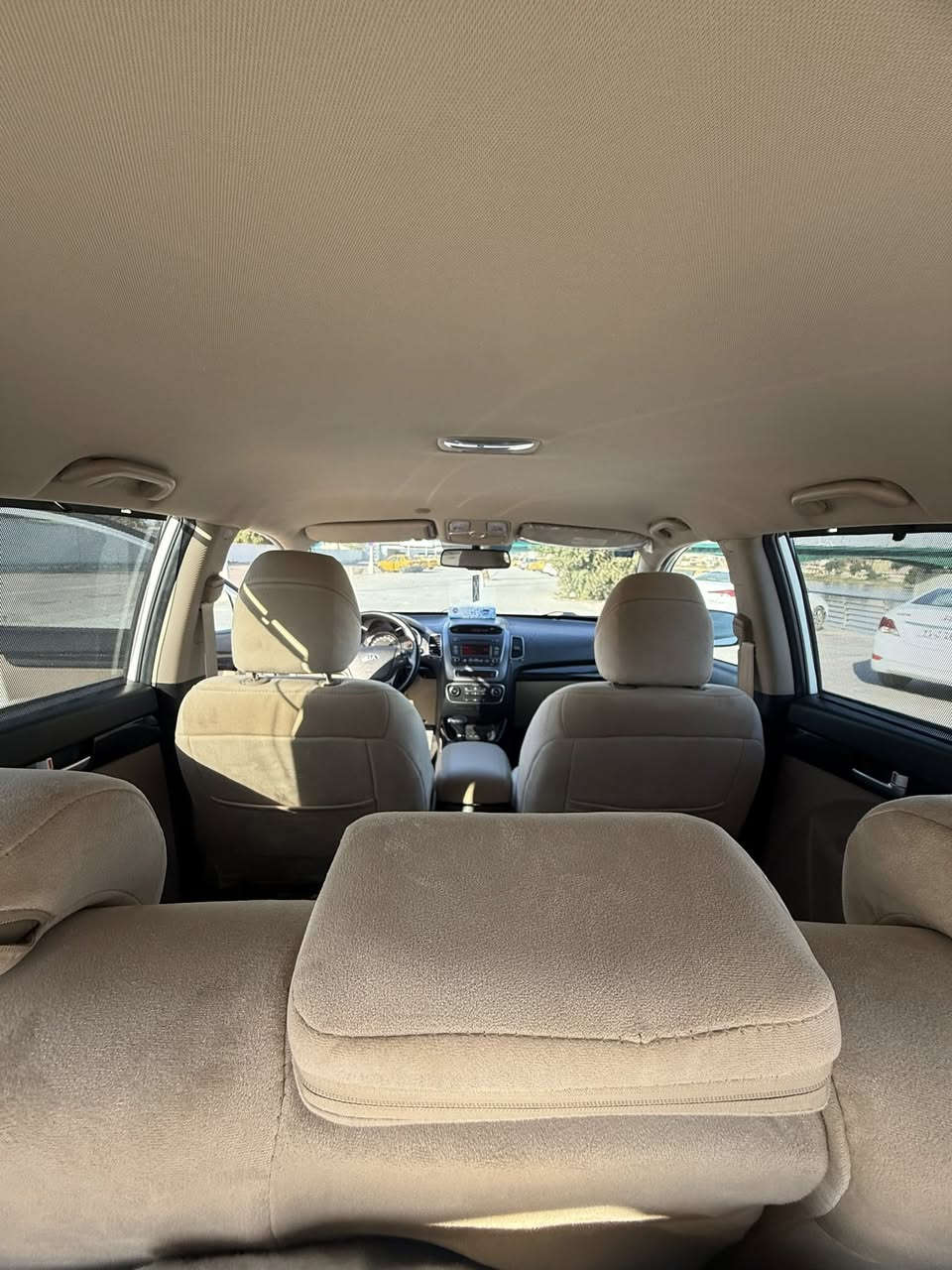 السلام عليكم   كيا سورنتو للبيع موديل 2014 سيارة جديدة جدآ ماشية 27  الف  حقيقي قمارة حديد   محرك اربعة سلندر 2400 مكفولة  من الصبغ والتبديل حتى الدعاميات مالتها مكفولة ماعدى بارد بالباب اليمنى فشي قليل كلش ابو دراجة طخها ثلاثة قطع تبريد  رقمها بغداد تحويل ثاني يوم  السيارة سعرها 16500 دولار يعني 165 ورقة للمعلومات الاتصال بالرقم ***********
