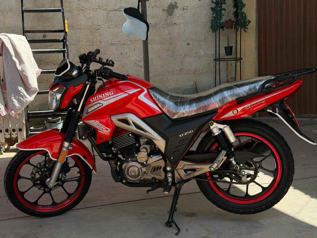 شايننك 250cc برغي ما مفتوح بيهه مكفوله من كلشي شرط إذا مفتوح برغي بالمكينه ترجع رايدهه ب 2750 وبيهه مجال بسيط عنواني بصره زبير *********** الزبير, البصرة
