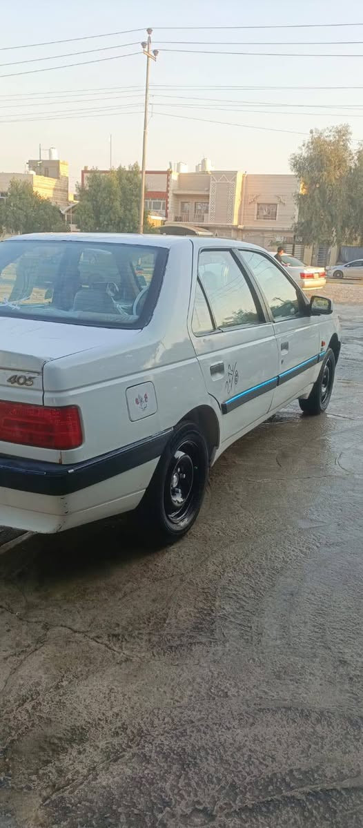 بيجو لميس للبيع 12
داخل بيجي مكينه حلوه بيها فقط لاستيك ولف 
كير حدادية كهربائيات 
مكفولة من التبديل بيها فقط جاملغ خلفي صبغ 
سياره حلوه وبلاديه 
رقم قادسية سنويه ل28 
مكان السياره وراعيها بالنجف 
السعر 33 وبيها مجال 
شراي يتصل ***********
