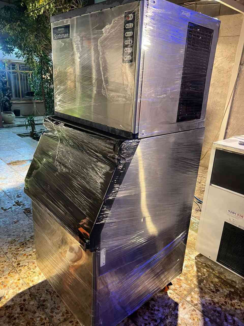 ايس ميكر ثلج بلوري 🧊 صنع امريكي سكوت مان انتاج 350kg كيلو  كل 24 ساعة كلش نظيفه وع بلاد بسعر كلش مناسب للاستفسار مراسلة الصفحة او الاتصال + واتساب ***********
