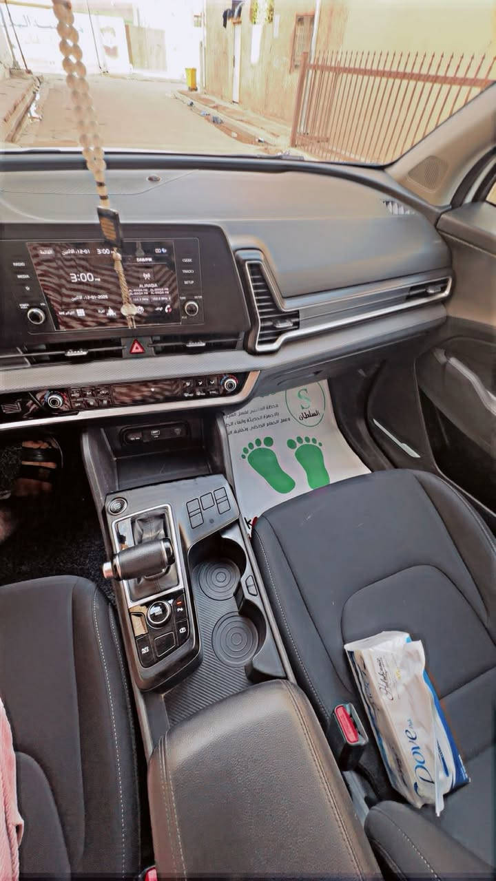 إسلام وعليكم سبورتج 2024السياره مكفوله على وضع الشركه فول عدا الفتحه ماشيه 27الف بيها بس رصعه بسيطه بل دعاميه خليجيه السياره بانزين $218وبيها مجال 
***********
