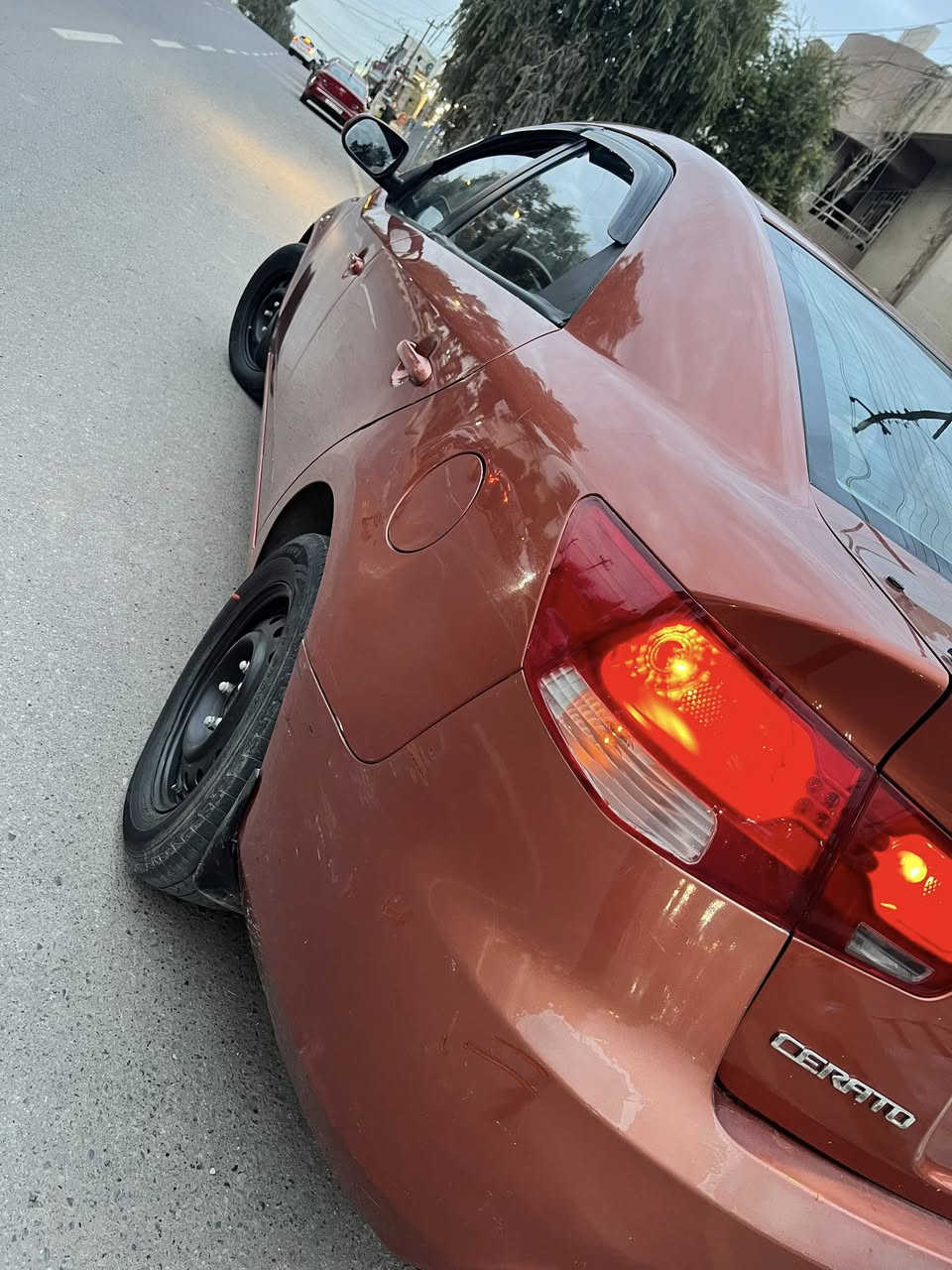 كيا سيراتو للبيع

🔹 الموديل: 2012

🔹 اللون: مشمشي

🔹 الصبغ: بوند + باب السايق 

🔹 المحرك: 1.6 (بخار، بدون أي تنقيص)

🔹 القير: عادي – شرط

🔹 الطقم الأمامي والخلفي: شرط

🔹 كهربائيات السيارة: شرط

🔹 حجر البيئة: موجود

🔹 المسجل: شاشة مع كامرة خلفية

🔹 كابون بنزين: موجود

💰 السعر: 75  ورقه وقابل للتفاوض البسيط

📄 التحويل: شرط

📞 للاستفسار: ***********

📍 الموقع: الموصل – حي المصارف

⸻
