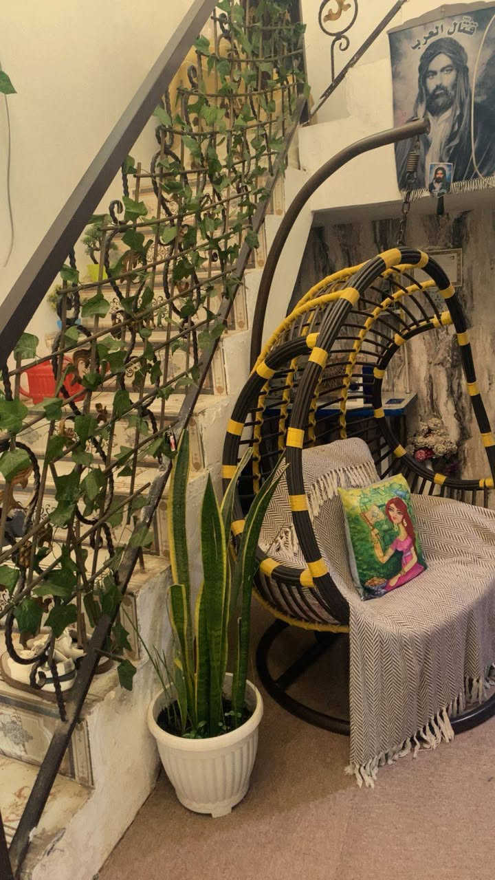 سلام عليكم بيت للبيع  في حي الزيتون شارع القوس نهاية مقابيل البزل قريب على الشارع العام  غرفة نوم صاله استقبال ومطبخ البيت 80متر ركن مربع الاستفسار *********** رقم صاحب الدار
