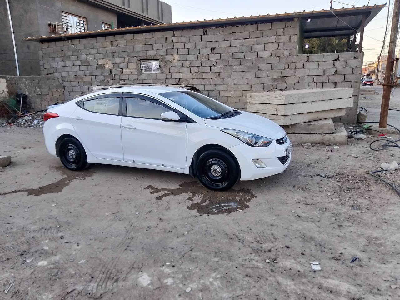 الأنترا موديل 2013 خليجي رقم دولي الجديد هزه جديده محرك 1600 تبريد محرك كير تخم تاير صدر كله مكفول السياره الداخل مدوشم درجه اولى ما بيها اي نقص بيها صبغ صفحة السايق والبنيد بدون حادث الصبغ كشر ونصبغت الغود شواصي مابيهن اي حادث كله نضيف مكاني بغداد السعر 98 الرقم ***********
