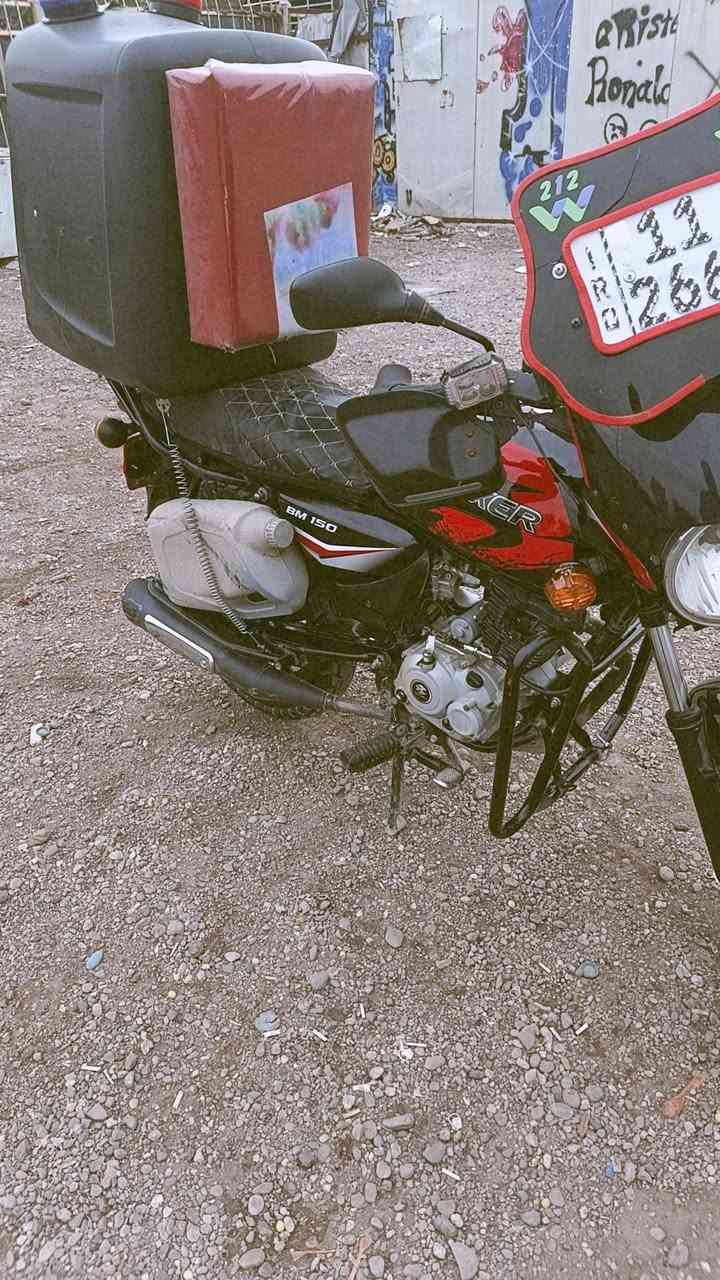 سلام عليكم دراجه بوكسر كلاسك مديل 21نضيفه مابيه كل نقص المكينه مجفته تجفيت شركه السعر مليونين وبيه مجال بسيط***********
