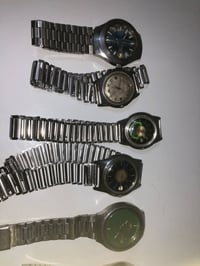 ساعاتي اورينت شغاله بس مو نضيفه والوستن الزركة تشتغل وتوكف والسيكو تشت...