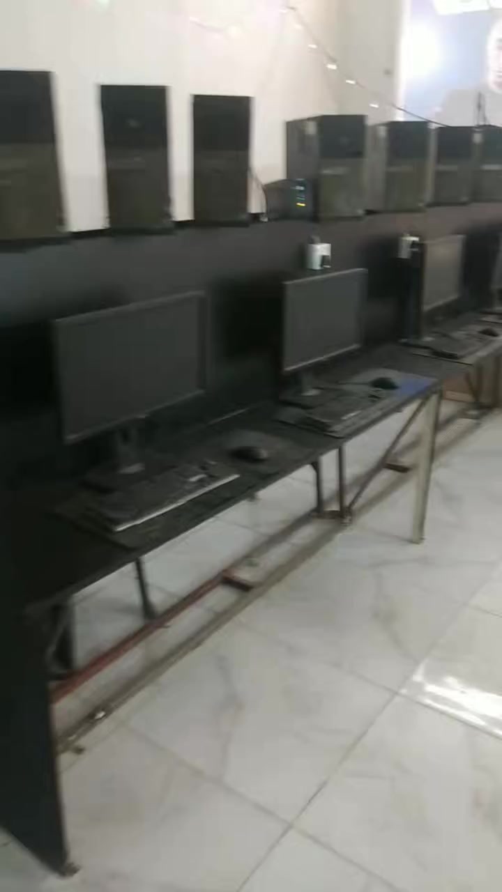 Pc للبيع نظيفات و شغالات كلعن
Cor i 5
راح ٨ 
كارت شاشة ٧٥٠ ti واكو ٧٣٠ 
هارد ٥٠٠ و اكو تيرة 
جاهزات كلهن و شغلات 
مع يو بي اس ١٥٠٠ و اكو ٢٠٠٠
ماوس كيبورد وسماعات 
و ميز عمل خشب


**إذا كنت صاحب هذا الإعلان وتريد حذفه لأي سبب، رجاءا أرسل رسالة إلى الدعم الفني**