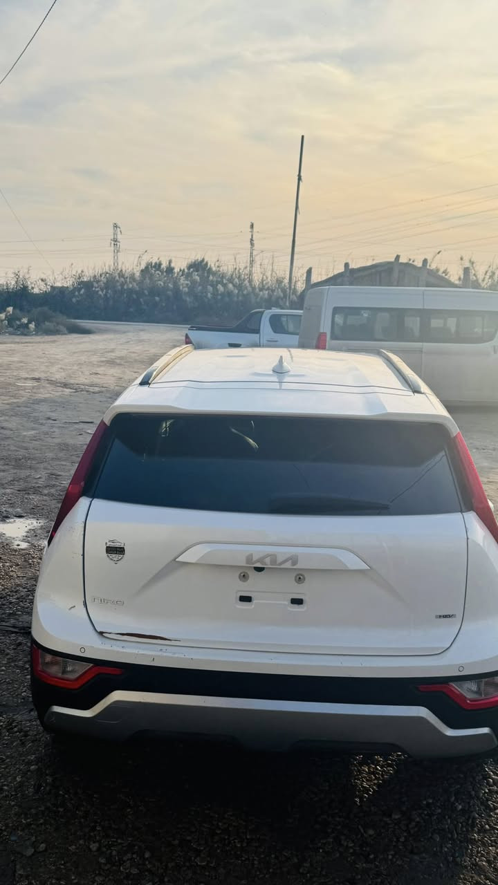 السلام عليكم كيا نيرو هايبر ￼2024فول مواصفات السيارة بيها طخات بسيطة وبارد بسيط بالجنطة السعر 180 بيه مجال بصيط تترقم  ثاني يوم 

الرقم ***********￼
