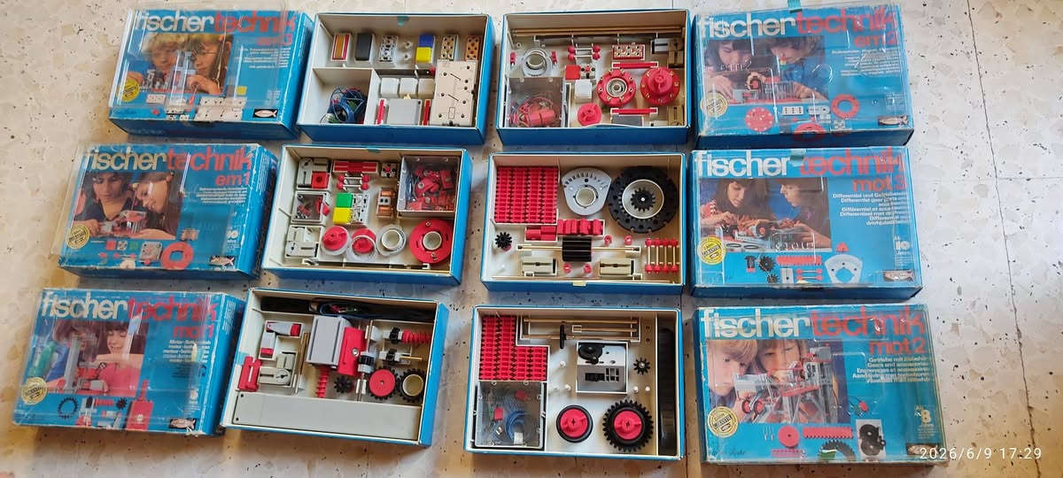 🔧 للبيع – مجموعة fischertechnik vintage كاملة (10 صناديق) 🔧

مجموعة نادرة من الألعاب التعليمية الألمانية الأصلية fischertechnik، صنعت في ألمانيا الغربية، تعود لسبعينيات القرن الماضي.

📦 المجموعة تضم:
✅ صندوق كبير (Grundkasten)
✅ 3 صناديق وسط
✅ 6 صناديق صغيرة (منها EM3 للكهروميكانيكا)

🧠 الاستخدام: مناسبة للهواة الجامعين للالعاب النادرة والمهندسين 
كانت توزع على مهندسين التصميم في الشركات الصناعية لاختبار نماذج جديدة من الالات
 تعتمد على مبادئ الميكانيكا والإلكترونيات والفيزياء.

📍 الحالة: جيدة / القطع كاملة


**إذا كنت صاحب هذا الإعلان وتريد حذفه لأي سبب، رجاءا أرسل رسالة إلى الدعم الفني**