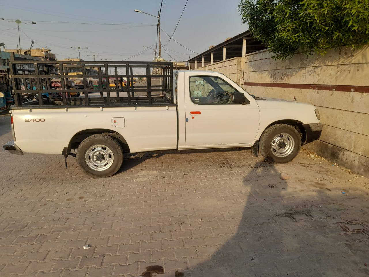 السلام عليكم ورحمة وبركاته سياره بيكم نيسان للبيع2002مكفوله كفاله عامه حداديه تخم تاير تبريد تدفئه كهربائية السعر 95وبيه مجال الستفسار اتصل ***********
