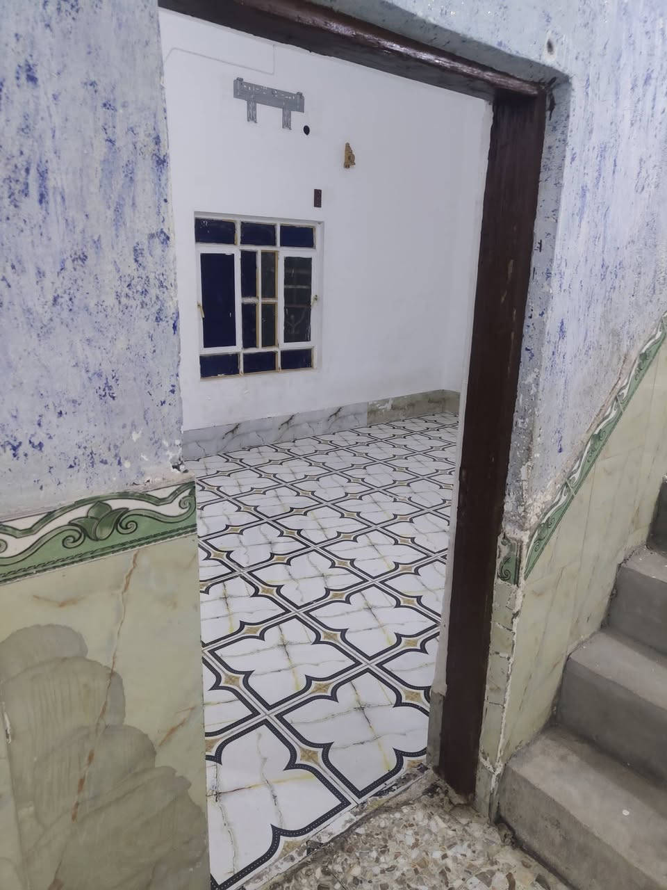 بيت لليجار حي المهندسين قرب مدينت ألعاب ثلاث اغرف صاله استقبال صحيات 250متر***********

