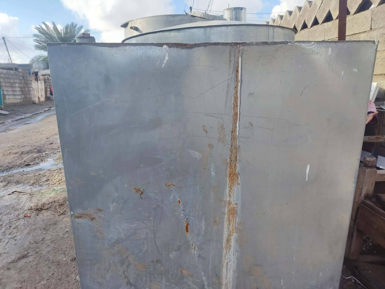 سلام عليكم يوجد خزان نفط للبيع السعر خاص بس مكلف بل نشر الرقم ***********
