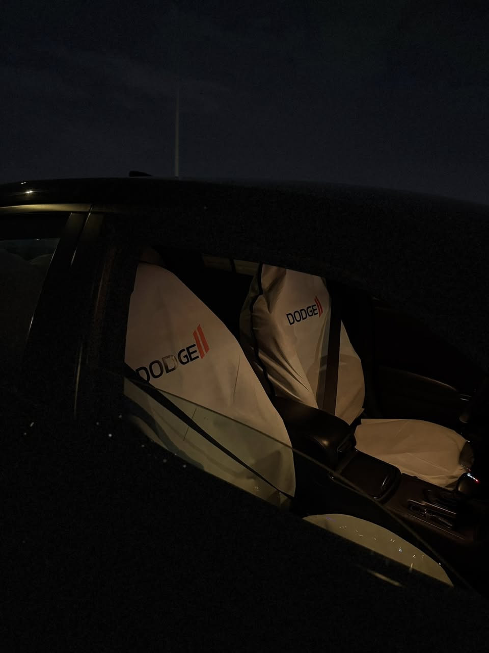 جارجر 2019 ارتي اصل باسمي رقم بغداد الجديد تحويل ثاني يوم 
ماشيه 25 مايل وقابل للزياده جاهزه بدون اي نقص 
عنوان السياره بغداد الغزاليه 
ب175 ورقه رجا فقط شراي يتصل *********** 
بيها قطع صبغ بدون دواخل صور سونار وحادث منشوره
