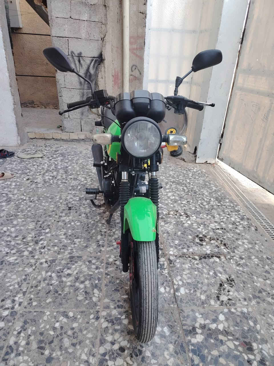 السلام عليكم دراجه سونك ٥ كير موديل ٢٤ نازله ب ٢٥ اورقها كامله  محرك بلادي كهربائيات كلها شغال سلف هندر شلعه معدل فول كهربائيات كلها شغال لستفسار *********** سعرها ٧٧٥  وبيها مجال مكاني بغداد  جسر دياله القديم قرب زعفرانيه
