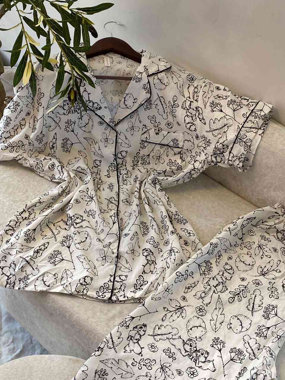 تراك كريشة قطني باارد يجننن 
يلبس من ميديم محير لحد75وزن
الوان نقشات حسب وزن والقياس ب10فقط 🥰😍🤩


**إذا كنت صاحب هذا الإعلان وتريد حذفه لأي سبب، رجاءا أرسل رسالة إلى الدعم الفني**