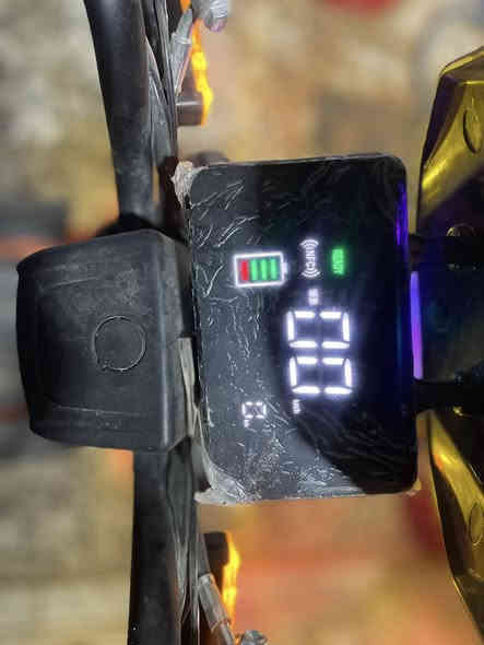 سلام عليكم 
دراجه شحن للبيع R9S اكبر حجم بل سوك هذا وماكو منها بل نجف + مصارلي 20يوم من مطلعها من وكيل
مواصفات /
-ملف 2000 دراجه وحيده يجي ملفها 2000
-سماعات بلوتوث 
-شحن واير لس داخل دراجه مال تليفون 
-لايت زنون عالي وناصي اصفر وابيض ثلجي
4اشاير 
-حساس سرقه
-شفتات البريك معدله 
-دسكات بريك امامي وخلفي
-شاشه 
-بيها نضام البك رجوعR
-هورن 
-5بطاريات حجم الجبيرر ركز الجبير بحاله جدا جدا ممتازه مع فحص
-سله اماميه
-شاحن بطاريات اصلي
-سويجات ثنين + تشغيل عن بعد + عن طريق كارت
دراجه كلشي ماعايزه تجي تفحص وتشوف مصارلي 3اسابيع من اخذتها من وكيل
مكاني حي نداء شارع كفيل 
رقمي واتساب 
*********** 
ملاحضه هاي دراجه الحجم الجبير وليس الصغير يعني تصلح 
كافه الاعمار
سعر: 550الف
