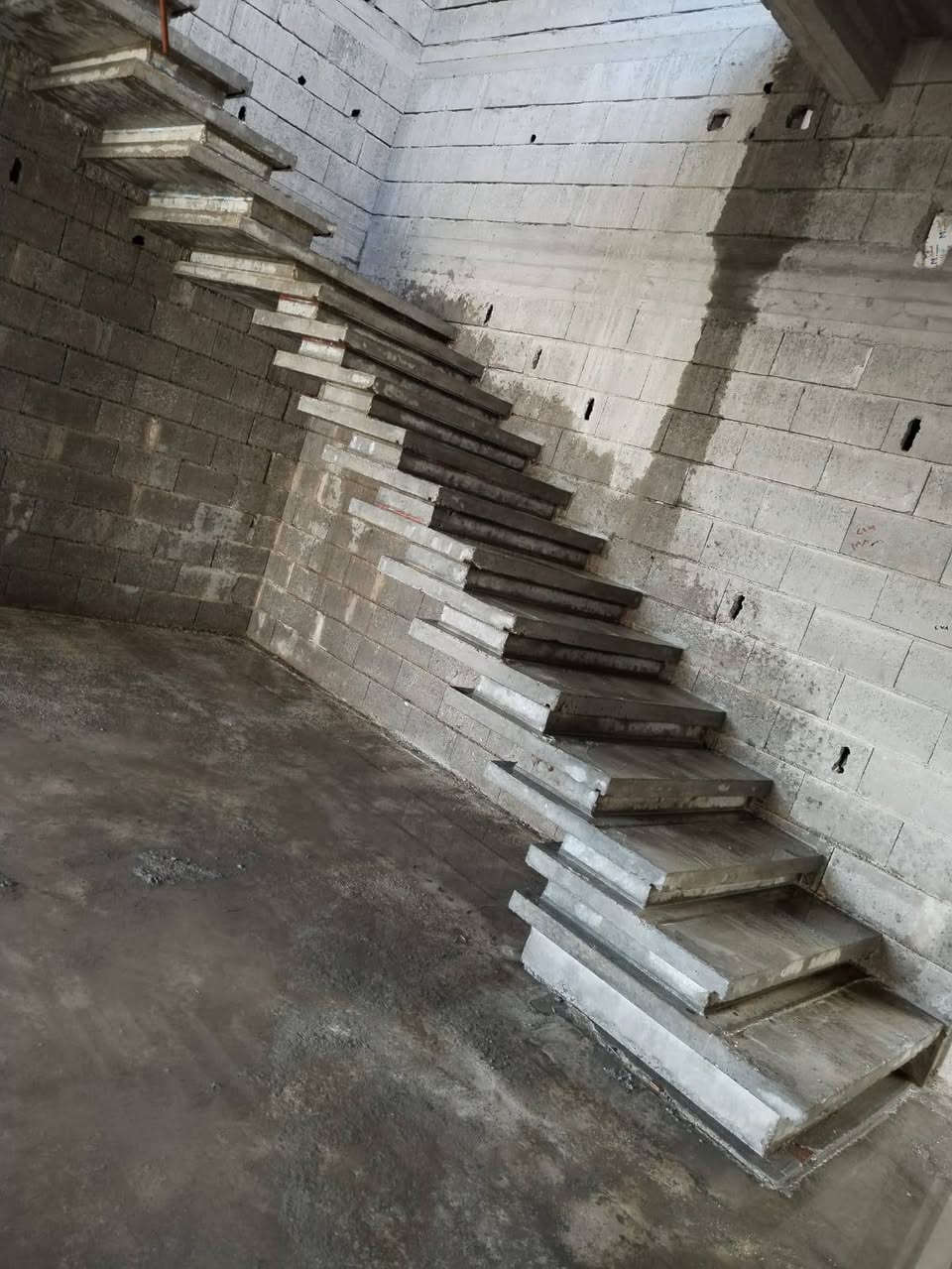 🔨 هذا جزء من أعمالنه 🔨
نجارة القوالب المسلحة (السقوف والرباطات والأدراج)
هل تريد سقف بيتك بميزان ليزر ودقة هندسية عالية؟ هل تريد رباطات هندسية مضبوطة وفق المخططات؟
نحن كادر متخصص في تنفيذ: ✅ السقوف المسلحة بكافة أنواعها
✅ الرباطات والجسور الخرسانية
✅ الأدراج (الدرج) بجميع أنواعها وأشكالها
✅ تسليح وربط حديد التسليح وفق المواصفات الهندسية
✅ أعمال الشدات الخشبية للقوالب المسلحة
نضمن لكم: ✔️ نظافة القالب ودقة التنفيذ
✔️ قوة الشدة ومتانة العمل
✔️ السرعة في الإنجاز مع الإتقان
✔️ الأمانة والالتزام بالمواصفات الهندسية
خبرة وجودة ودقة في التنفيذ... وثقتكم هي رأس مالنا.
📍 العنوان: طوزخورماتو
👷 الأسطة: برهان مصطفى
📞 للاستفسار: ***********
سقف - رباط - درج - تسليح حديد هندسي
نعمل داخل طوزخورماتو والمناطق المجاورة.
