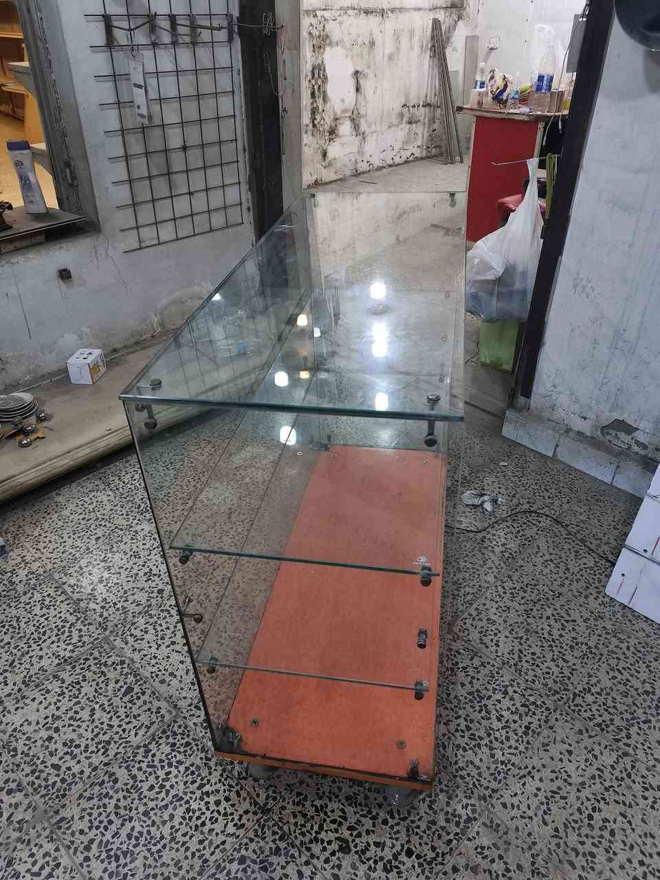 السلام عليكم حبايب
فاترينه قياس متر × متر 
عندي منها قطعتين نفس الشكل والحجم 
سعر الواحده 85 الف وبيها مجال للطيبين 
الدوره جمعيه خير الله 
***********
