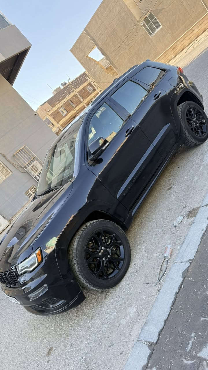 للبيع جيب موديل 2021 فئه X 
سياره فول مواصفات جاهزه وجديده 
حادثها موضح بالصور 
السعر 270 $
استفسار ***********
