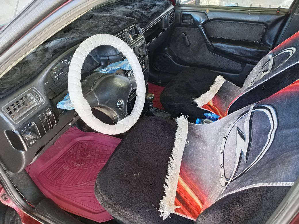 فكترا  20حجم لون ماروني كير ومحرك شرط بخ عام جماليه رقم ألماني نينوى شرط التحويل كابون بيها السعر 44وبيها مجال قليل مكاني جنوب الموصل ***********
