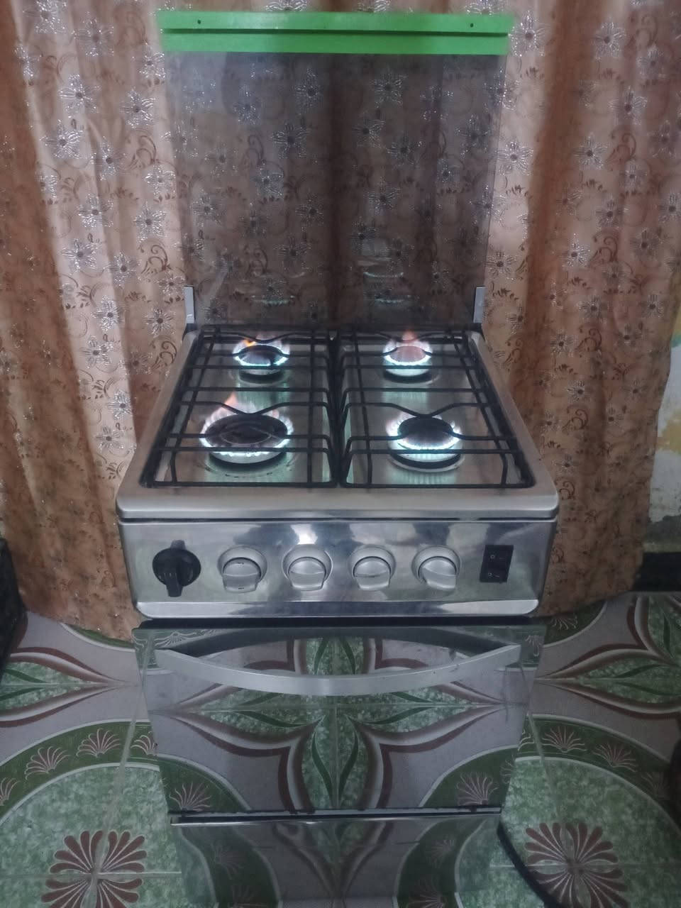 طباخ للبيع نظيف وكلشي بي شغال للاستفسار ***********
