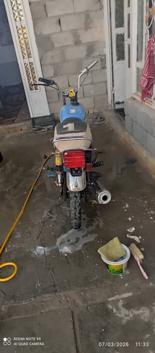 السلام عليكم دراجه للبيع المكينه نامه مفتوحه نضيفه بيه جبنه كير الدراجه زينه السعر 300 كلك كلك كلك المكان القاسم ‏‪0784 016 3211‬‏ بيه واتساب
