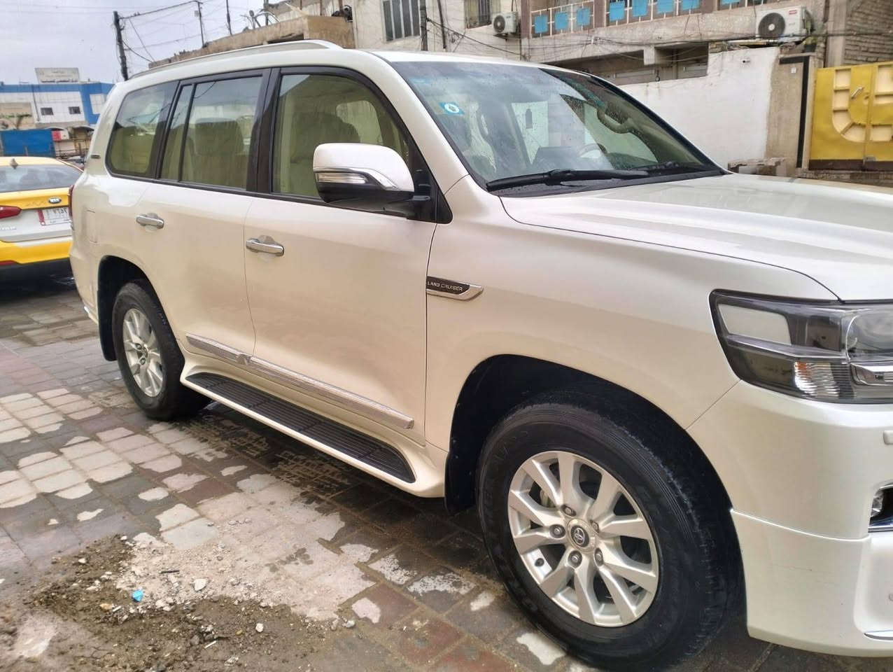 سلام عليكم من رخصة الادمن
لاندكروز موديل 2018
رقم بغداد 
مكانها بغداد حي الامانه 
ساز باب اول وايت اديشن اصل
مكفوله من كل شي 
ماشيه 104
سياره جديده وخير من الله 
***********
