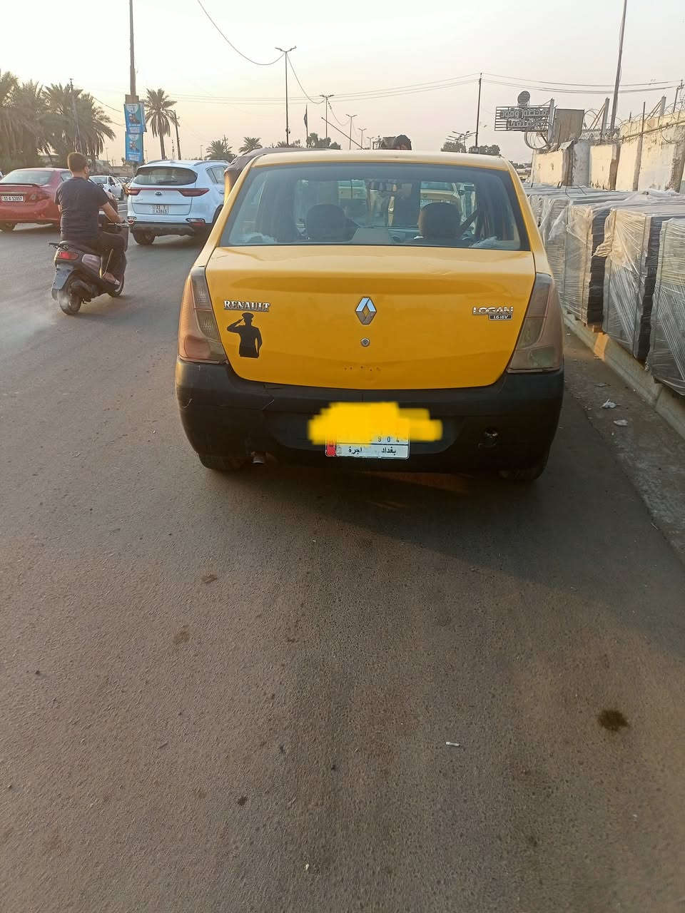 رينو لوكان للبيع 2011 كير ومكينه خير من الله بيها طخه جاملاق الامامي رقم*********** السعر 33 وبيها مجال
