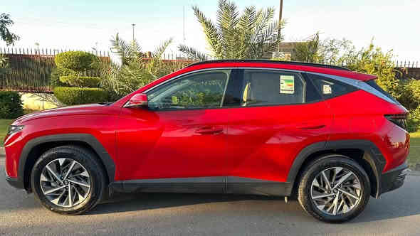 السلام عليكم
هونداي توسان موديل 2023 خليجي 
ضمان شركة الت ساك ضمان خمس سنوات او 100000كيلو متر رقم بغداد
كفالة عامة من كل شي حتى الدهن والفلاتر من الشركة
ماشية 35 كيلو
محرك 4 سلندر سعة 2000cc دوش كير اي تي
سقف بانوراما
مقاعد جلد كهرباء
شاشه كبيرة
ويل كب 18 انج
بصمة تشغيل وبصمة ابواب
بردات جانبية
تحكم استيرن جهتين
تبريد قطعتين
تشغيل عن بعد
لد نهاري كشافات زينون
السيارة فول مواصفات اعلى شي بالتوسان

السعر : 223 ورقة
مكاني : بغداد - حي الجامعة
للاتصال : ***********
