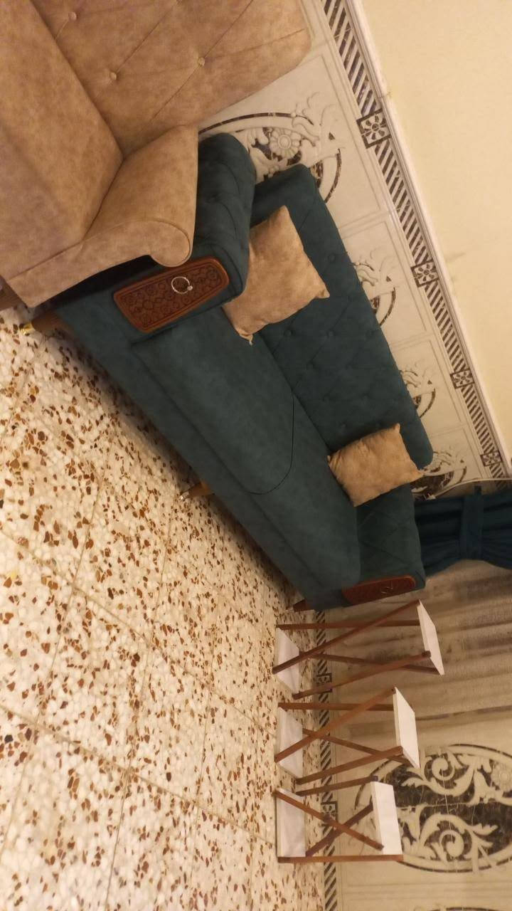 السلام عليكم 
للبيع
تخم 8 مقاعد مستعمل نضيف 
سعره:- 350 وبي مجال 
مكانه:- بغداد الدولعي 
الرقم:- ***********
