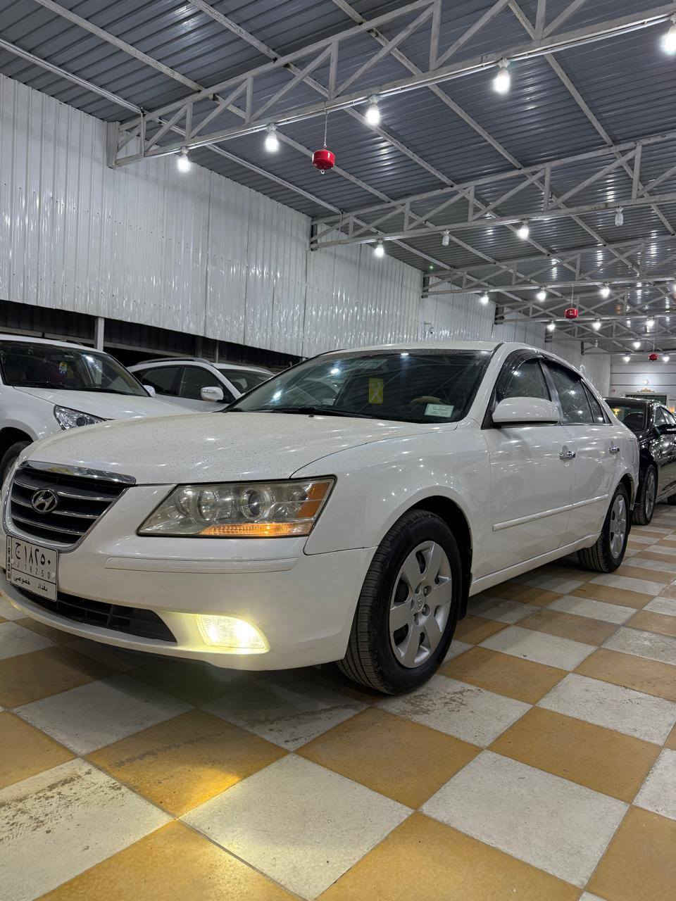 السلام عليكم 

سوناته 2009 وارد امريكي 

كلين بدون حادث فقط بيه داير الخلفي صبغ 

شرط الفحص سياره جديده ماشيه 160 اصل 

مكينه 2400 مامفتوحه شرط 

سياره جديده وجاهزه مال جناي 

العنوان بابل شوملي 

السعر 125 وبيه مجال بصيط؟ 

تفاصيل ***********
