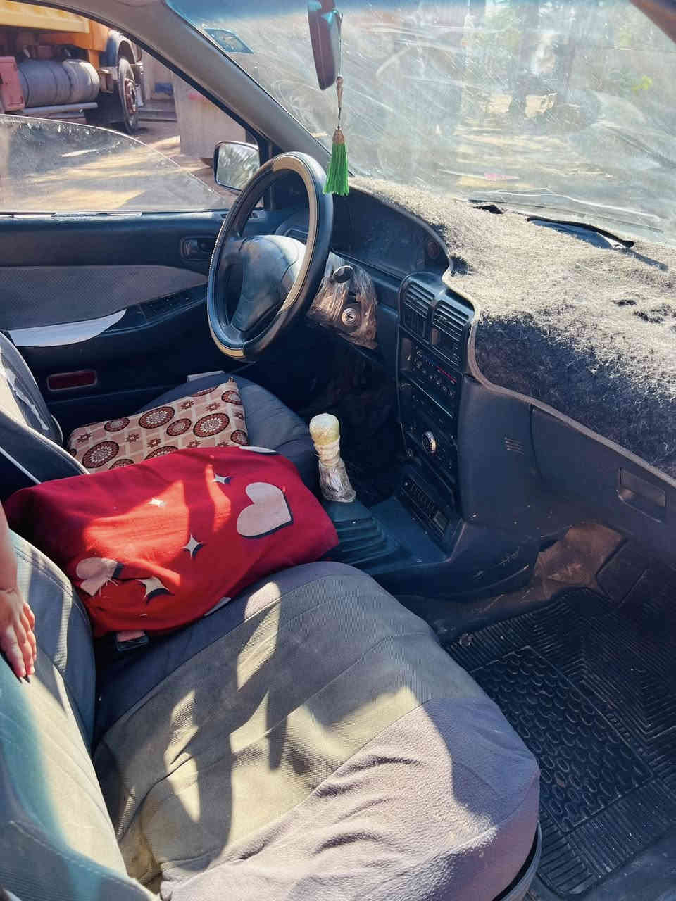 سلام عليكم كيا سيفيا. موديل 94 رقم بغداد محرك مفتوح كير عادي تخم تاير سيارة نظيفه دوشمه جديده مكاني اليوسفيه رايدها 33 وبيها مجال هذا رقمي بيه واتساب او اتصال ***********
