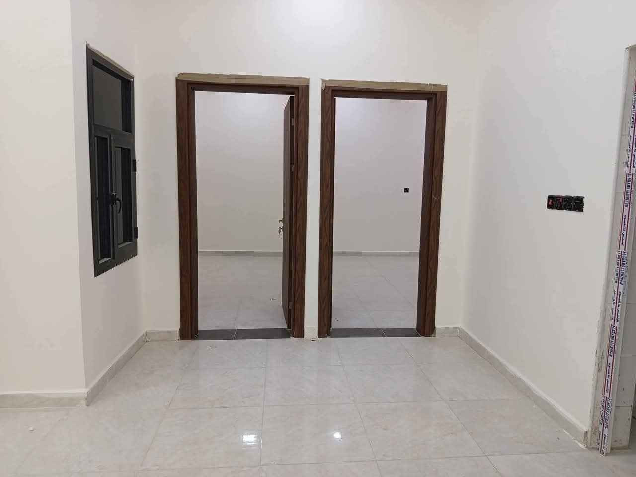 الاهتمام بالتفاصيل من أهم عوامل التميز للوصول إلى اعلى مستوى الجوده 💁 
ع بركة الله *********** 
يتكون منزل من 🪄
,📍استقبال 
📍 غرف ٦ موزعه ع الطابقين 
📍مطبخ وصاله 
📍صحيات 
📍حديقه 
📍كراج 
#مساحة: كل منزل 150م
#جنس العقار: طابو زراعي عراقي 📃ملاحظه صاحب الأرض موجود نفس المكان وقرايبنه وتكعد ويه وتتعهد بكافت الصوليات

#سعر منزل  ١٦٠مليون وقابل للتفاوض لشراي 👉
#نوع البناء: بلوك 📦
#العنوان:ابي خصيب ابو جوزي بالمجمع صاير   لبيت شارع 10متر المدخل 15متر ⚧️
#للاستفسار الاتصال على الارقام التاليه📱أعرض عقارك لدينا ودع لنا النشر التسويق عنوان المكتب ابو الجوزي مجاور معمل الجابري للسخانات مكتب عقارات النور الذهبي *********** *********** البصرة, العراق
