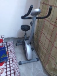 للبيع ميز طعام مع جهاز باسكيل مع ميز تواليت السعر بلخاص اومبايل رقمي ه...