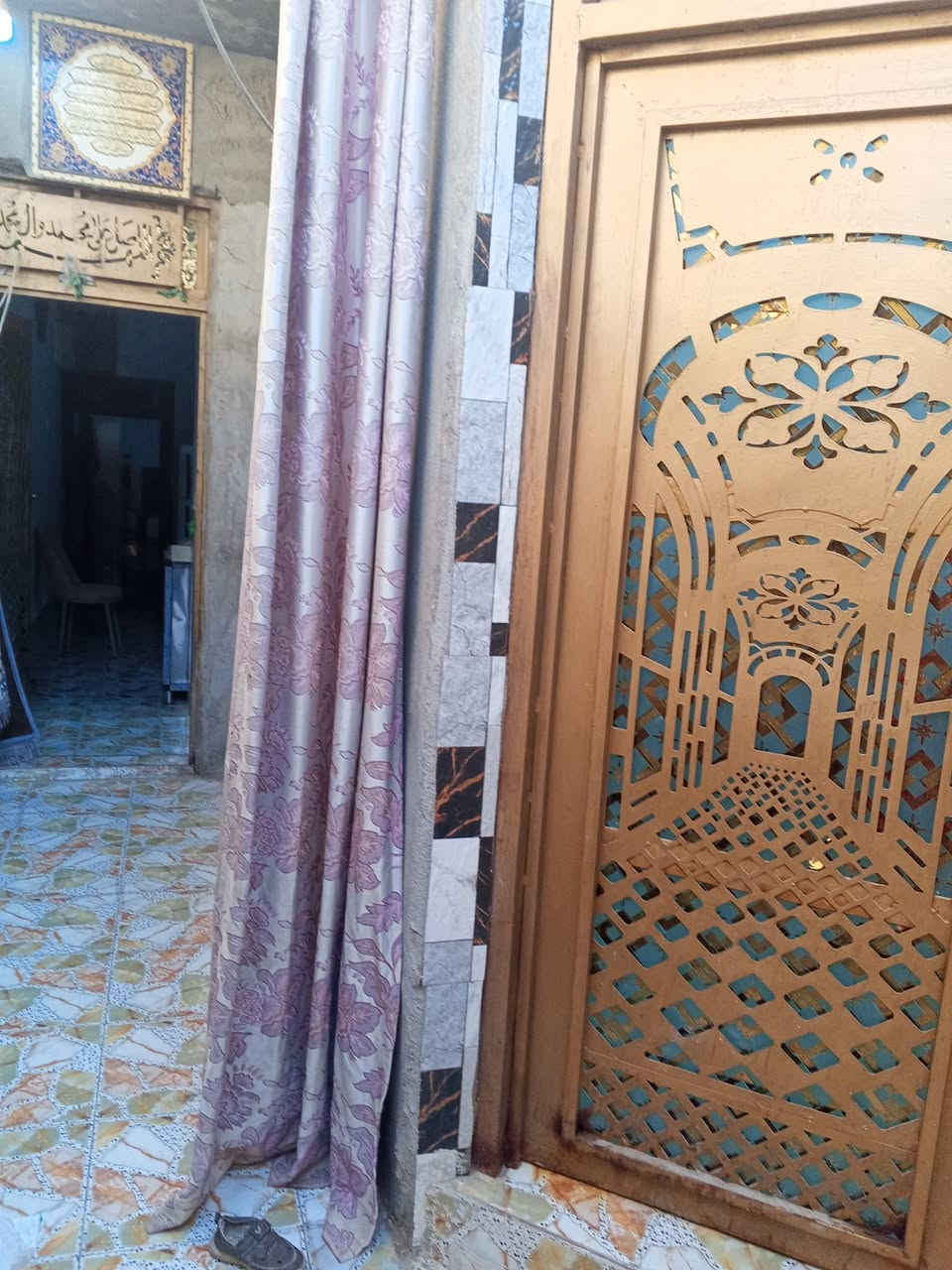 بيت للبيع طابو صرف مساحة ١٠٠م واجهة 5نزال 20بي استقبال ومطبخ وصاله وغرفة وحمام داخلي وخارجي التبليط وصلة المكان نهاية شارع ستين على المشروع بلفرع البيت سيراميك ارضيات وجدار السعر الاتصال على الرقم ***********
