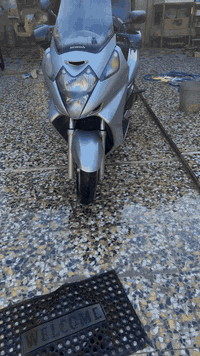 دراجة كفالة مكينه كهربائيات دبلات كلشي  دهن جدبد تايرات جديدة تبديل دهن جديد دراجة عليها اذامة اي نقص مابيه قبق كلج بدلته واقية صالنصه موجود مكينتها 600 

*********** راسل واتساب
