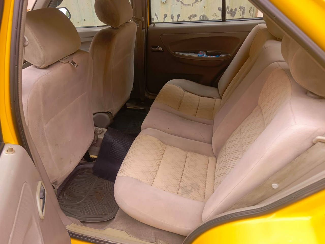 شيري كوين موديل ٢٠١١ / رقم جديد و هزة جديدة / هيئة + غرامات مصفره/ سنوية إلى ٢٠٣٠ / الكير + تبريد + كهربائيات+ تايرات + باتري + الدواخل جيدة + شاشة / وكما موضح في الصور فقط المحرك يوجد به نضوح وتنقيص دهن من جبنة البيرن بين المحرك والكير وصوت الفيلس + راس درايم شيفت أيسر.
السعر: ٣١ ورقة 
للإستفسار على الأرقام التالية :
*********** 
*********** / واتساب
