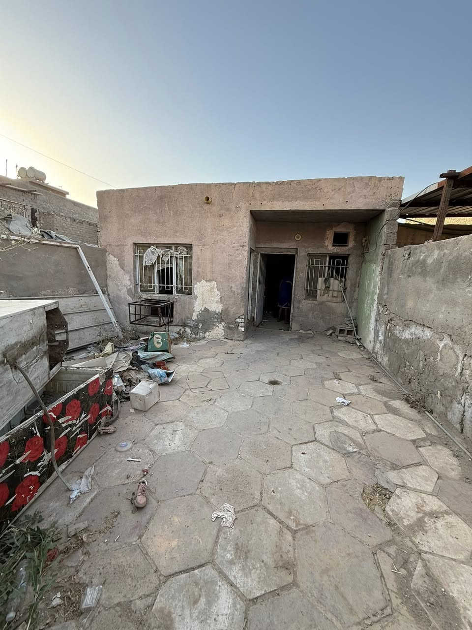 السلام عليكم
بيت في المعامل بستان سامي مساحة ١٤٠ متر زراعي سند ٢٥ البيت متروك اول ماتطب ع يمين مطبخ ويسار استقبال وساحه وحمام وغرفه جوة طابق واحد السعر ٢١ مليون 

للتواصل والاستفسار على الرقم 
***********
