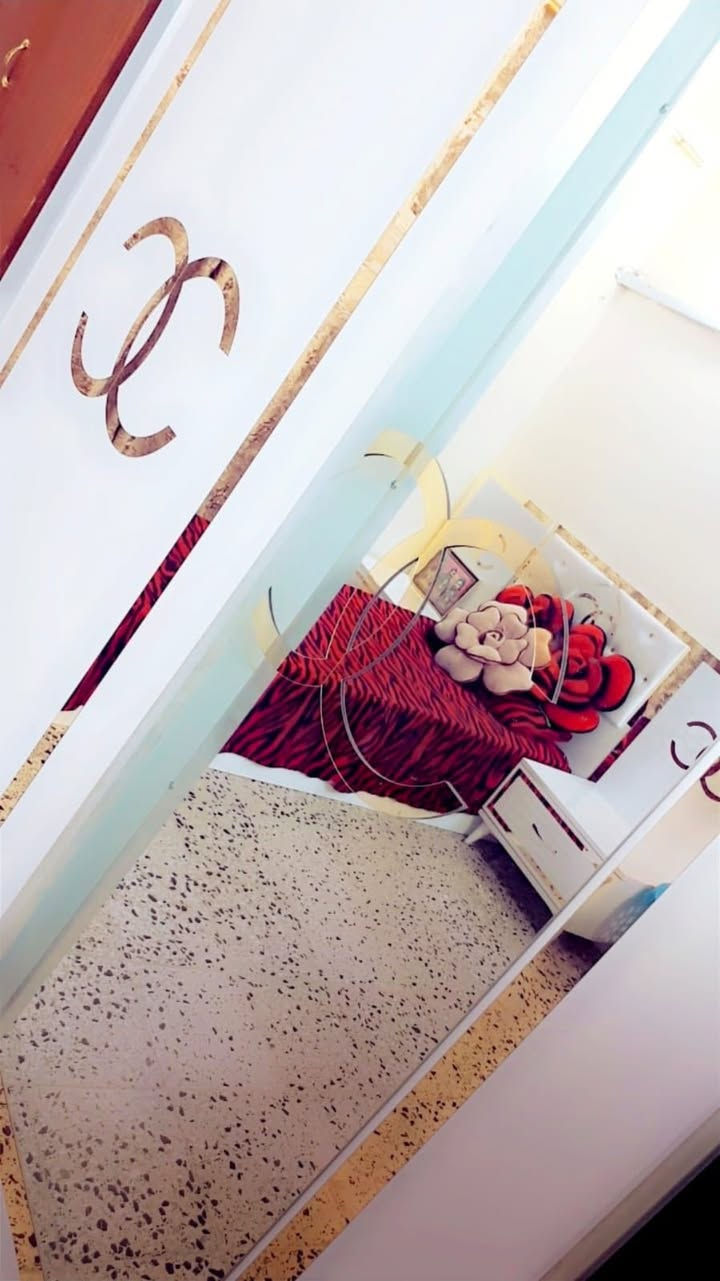للبيع غرفه نوم مكونه من ٧ قطع
٢ كنتور 
٢ كومديات
٢ ميز تواليت 
جربايه


**إذا كنت صاحب هذا الإعلان وتريد حذفه لأي سبب، رجاءا أرسل رسالة إلى الدعم الفني**