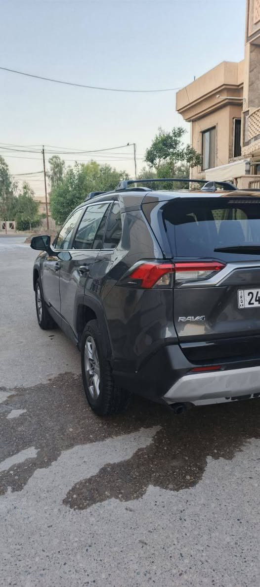 تويوتا RAV4 موديل 2023 فئة XLE
      《للعلم السيارة ما هايبرد》

​راف فور (RAV4) مال بيت ونظيفة جداً للبيع، السيارة موديل 2023 فئة XLE، اللون فيراني مميز وماشيه قليل جداً .

​المواصفات: مواصفات الـ XLE المعروفة (بصمة، شاشة، كاميرا، رادار، فتحة سقف، وغيرها من المواصفات العالية).

​الوضعية: السيارة حيل ناعمة وجاهزة من كلشي، محرك نظيف وبحالة ممتازة   كير بحالة ممتازة وتبريد بشرط الفحص.

​الضرر: بيها حادث من الخلف (تعديل وتصليح درجة أولى وعلى الفحص)
للتواصل على الرقم وهم بيه واتساب
***********
هم اكو فقرة كلش مميزة وحلوة بسيارة RAV4  يلي مهتم يتواصل واتساب موصل, نينوى
