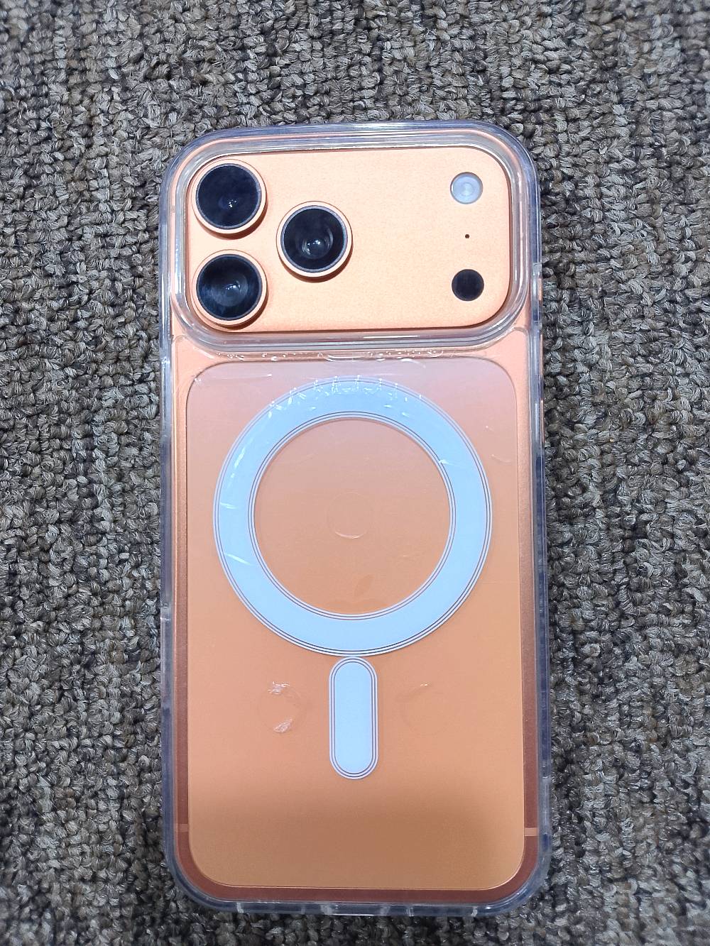 ايفون 17 برو ماكس نسخه طبق الاصل مقلد  
الجهاز جديد مفتوح من الكارتون 
السعر بي مجال اذه شراي 
شنو موديل الهاتف بالضبط؟: 
2026
كم المساحة التخزينية للهاتف؟: 
512
هل يشمل البيع الشاحن والملحقات؟: 
كفر وشاحن 